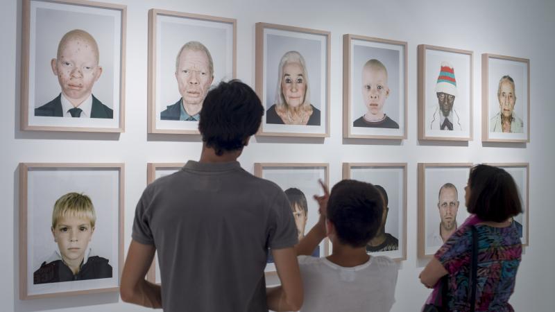 25. Exposición Éste debe ser el lugar de Pieter Hugo en Casa África y Centro Atlántico de Arte Moderno (CAAM)