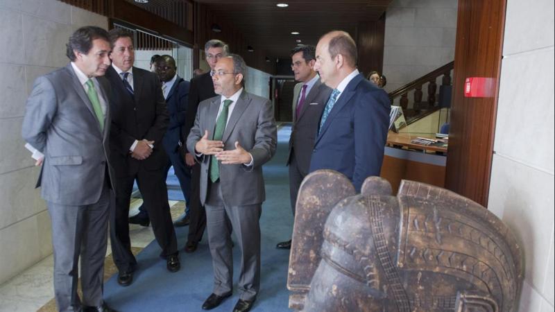 14. Visita institucional a Casa África con motivo de la conferencia impartida por Carlos Lopes, Secretario Ejecutivo de la Comisión para África de Naciones Unidas (UNECA), a la Mediateca Casa África