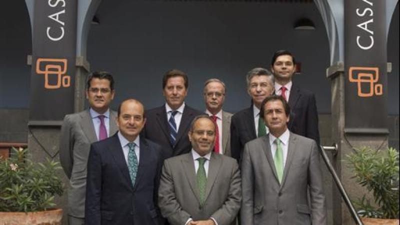 20. Firma del Libro de Honor de Casa África por Carlos Lopes, Secretario Ejecutivo de la Comisión para África de Naciones Unidas (UNECA)