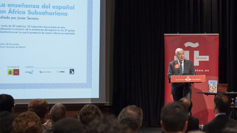 3. Presentación del acto por Víctor García de la Concha -Director del Instituto Cervantes- (Foto: Instituto Cervantes)