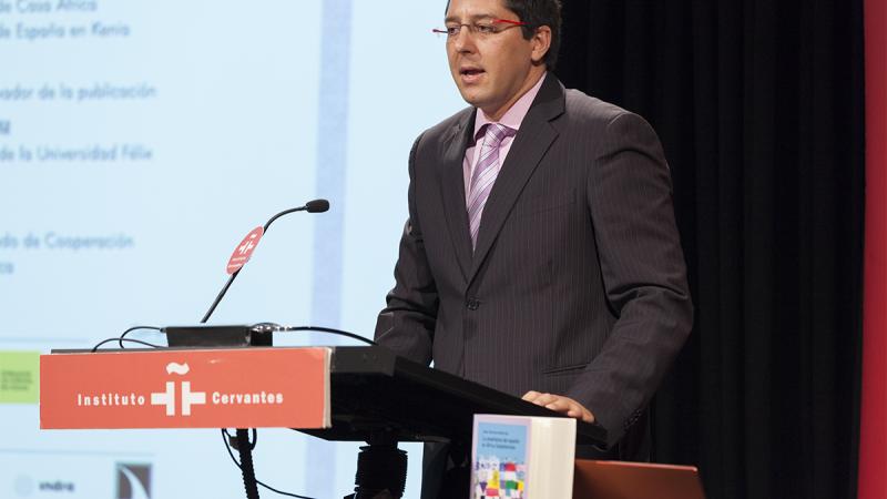 6. Presentación del libro por Javier Serrano -editor y coordinador de la publicación- (Foto: Instituto Cervantes)