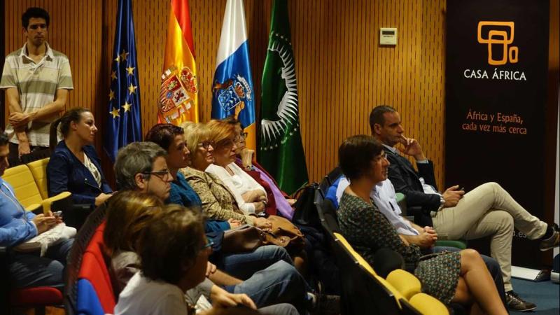 1. Imagen de la presentación del libro 3052. Persiguiendo un sueño, de Mamadou Dia en Casa África (2014)