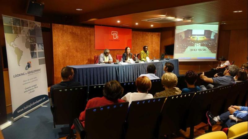 2. Imagen de la presentación del libro 3052. Persiguiendo un sueño, de Mamadou Dia en Casa África (2014)