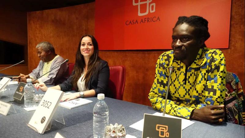 4. De izq. a dere.: Teodoro Bondyale -Presidente de la FAAC-, Arianne Hernández González -Secretaria General de Casa África-, Mamadou Dia -autor de la obra-