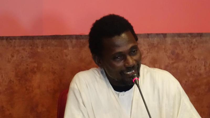 4. Imagen de Ismael Diadié -Dtor. del Fondo Kati de la Biblioteca Andalusí de Tombuctú (Mali)- en su conferencia De Toledo a Tombuctú: el periplo del Fondo Kati en Casa África