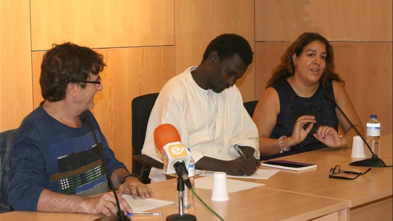 2. De izq a dere.: Antonio Lozano -Coordinador del programa de literatura de Casa África, Letras Africanas-, Ismael Diadé -responsable de la conservación del Fondo Kati, Mali- y Estefanía Calcines -Jefa del Área Web y Mediateca online de Casa África