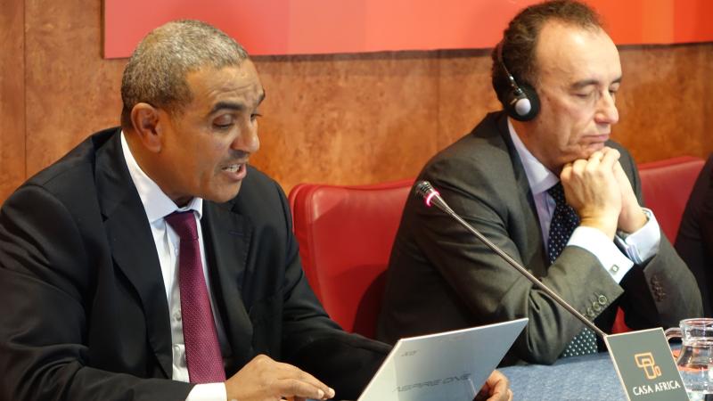 12. De izq. a dere.: Hassan Mazouzi -Magistrado de enlace del Reino de Marruecos en la Embajada de España- y Manuel Marchena Gómez -Presidente de la Sala Segunda del Tribunal Supremo de España- en Casa África