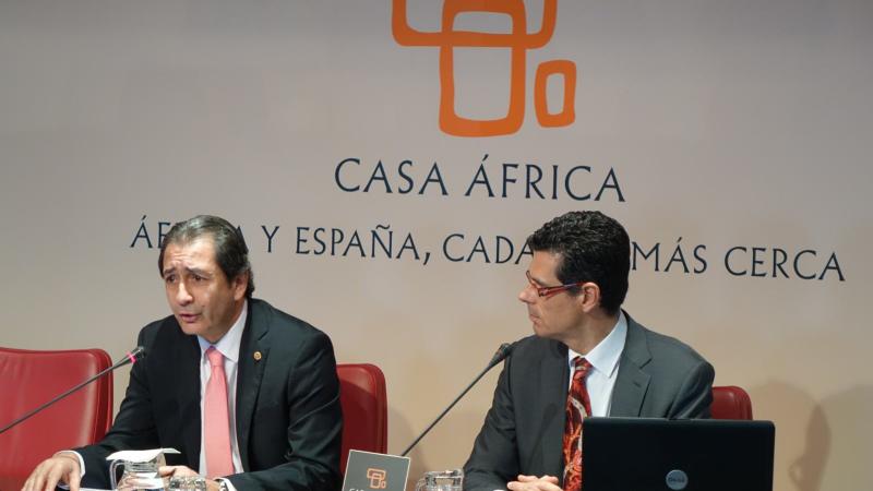 10. Presentación del acto por Luis Padrón -Director General de Casa África- con Alberto Virella, Director de Cooperación con África y Asia de la Agencia Española de Cooperación Internacional para el Desarrollo (AECID)