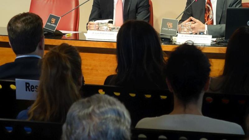 12. Presentación del acto por Luis Padrón -Director General de Casa África- con Alberto Virella, Director de Cooperación con África y Asia de la Agencia Española de Cooperación Internacional para el Desarrollo (AECID)