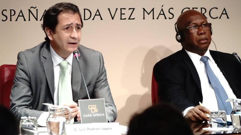7. Imagen de Abdoulie Janneh -Dtor. Ejecutivo de la Fundación Mo Ibrahim- y Luis Padrón -Dtor. Gral. de Casa África- en la conferencia La Importancia de la Gobernanza y el Liderazgo en la Agenda de Desarrollo africano