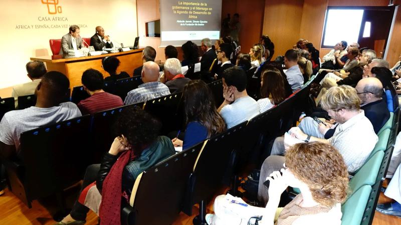 10. Imagen de la conferencia La Importancia de la Gobernanza y el Liderazgo en la Agenda de Desarrollo africano impartida por Abdoulie Janneh