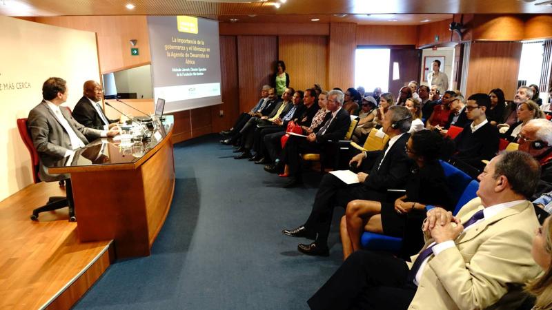11. Imagen de la conferencia La Importancia de la Gobernanza y el Liderazgo en la Agenda de Desarrollo africano impartida por Abdoulie Janneh