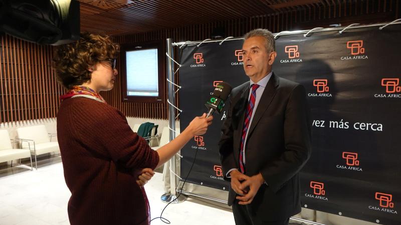 2. Imagen de Eduardo López Busquets, director general de Casa Árabe, en la rueda de prensa previa a la conferencia Primaveras Árabes en Casa África