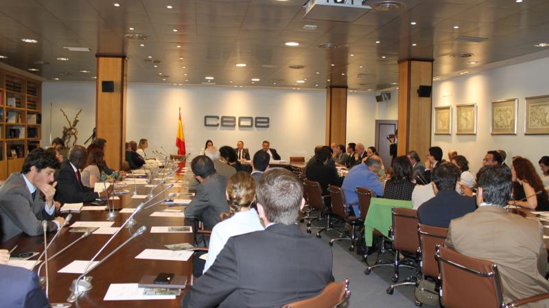 7. Imagen de la presentación del documento en la sede de la CEOE en Madrid