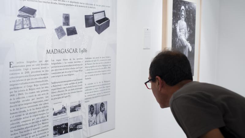 7. Imagen de la inauguración de la exposición Madagascar 1906 en Casa África, 2015