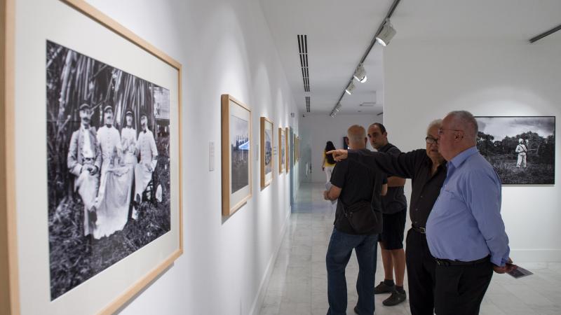 8. Imagen de la inauguración de la exposición Madagascar 1906 en Casa África, 2015