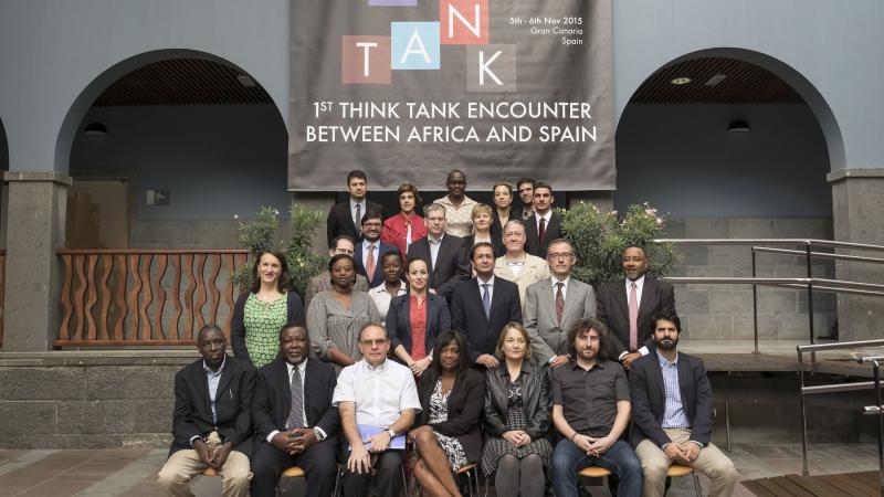 1. Imagen de grupo de los participantes del I Encuentro de Think Tanks África-España celebrado en Casa África en diciembre de 2015