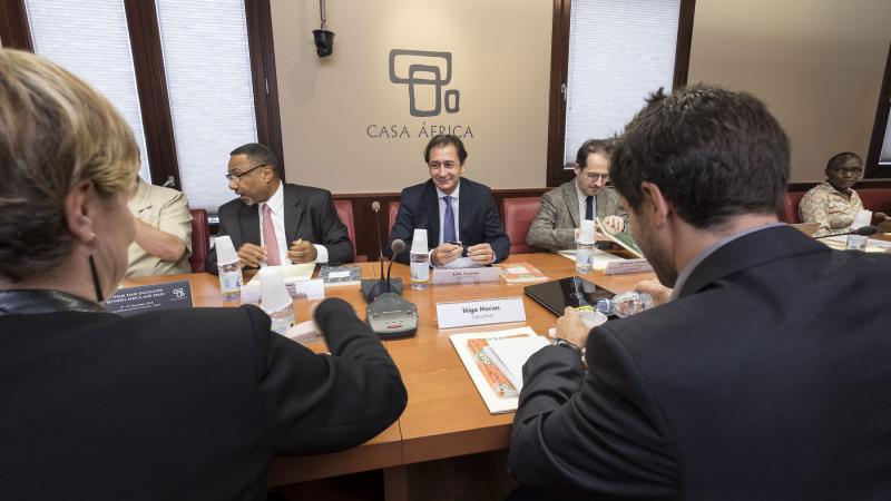 2. Imagen de grupo de los participantes del I Encuentro de Think Tanks África-España celebrado en Casa África en diciembre de 2015
