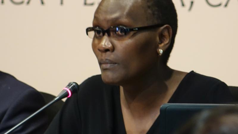 13. Imagen de Wambui Kihiu, Coordinadora de Programa del National Civic ForumSomalia, durante el desarrollo del Panel 1: La (in)seguridad en África hoy