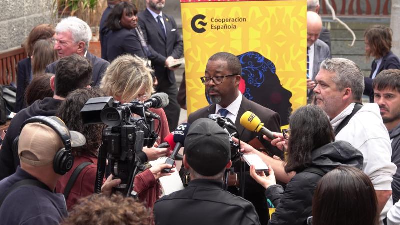 Atendiendo a los medios