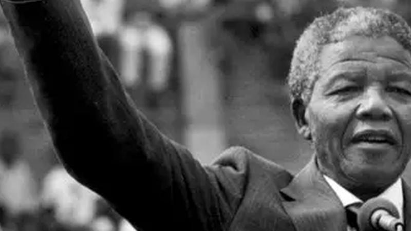 El Club de Lectura Antonio Lozano de Casa África lee el libro «Sudáfrica y el camino a la libertad. Del apartheid a la democracia», de Enrique Ojeda