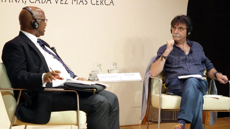 El embajador de Sudáfrica en España y el escritor Antonio Lozano dialogan sobre el país africano en Casa África