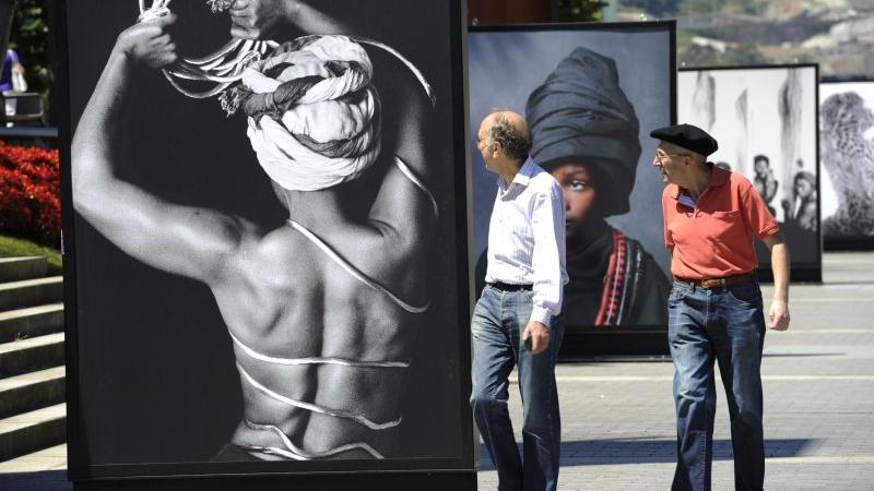 'Desvelos' llena de sensualidad la Ría de Bilbao