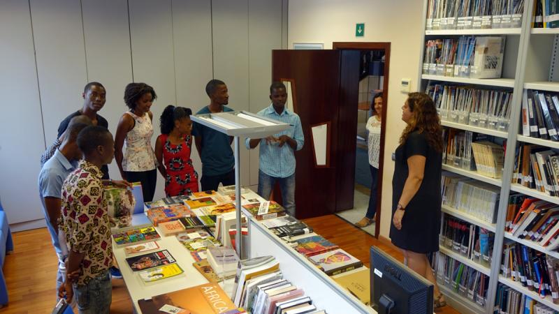 Casa África recibe a la segunda promoción de médicos de Unizambeze formados gracias a la cooperación española