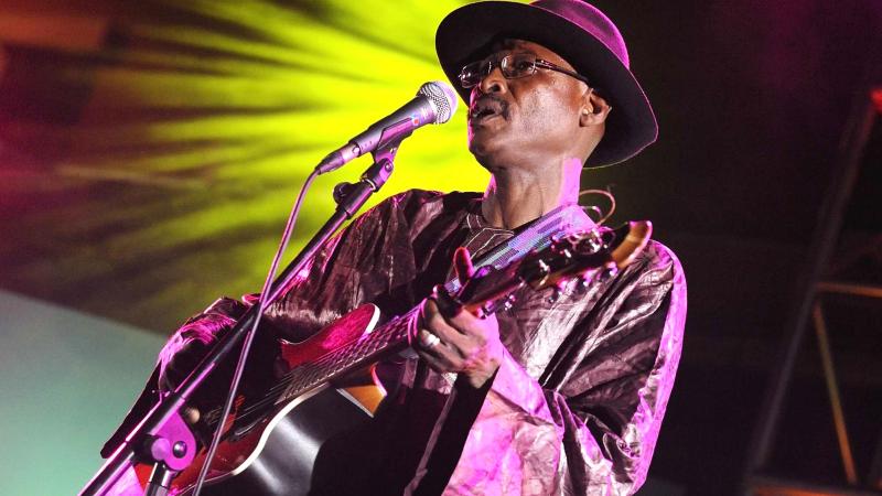 El maliense Afel Bocoum estrena la primera 'Noche de Ramadán' con un concierto vibrante